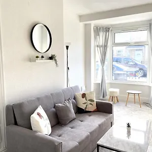 Kisobi Bedroom 1 Kingston upon Hull